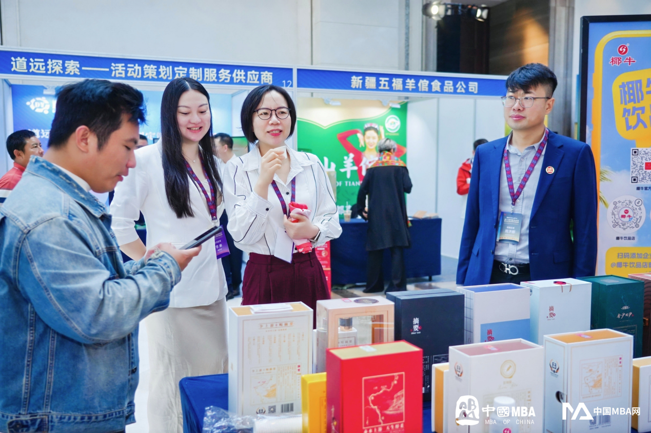 第十七届中国MBA年会曁2025商学院年度盛典成功举办，摘要酒携手中国MBA年会，赋能商科教育与品牌价值共生