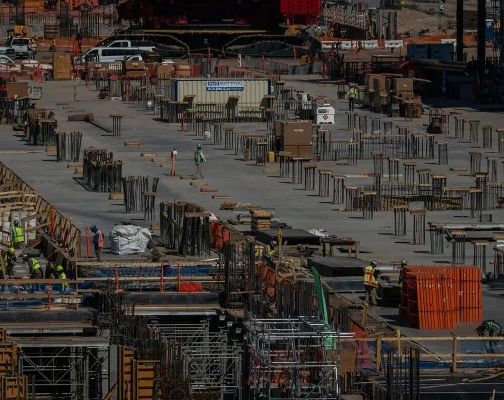 ▲建设中的台积电工厂(图源:《纽约时报》)