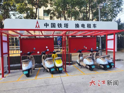 梦立方广场内的租车棚。 全媒体记者肖立宇摄