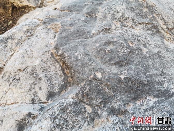 直岔和偏岔两沟交汇处岩画