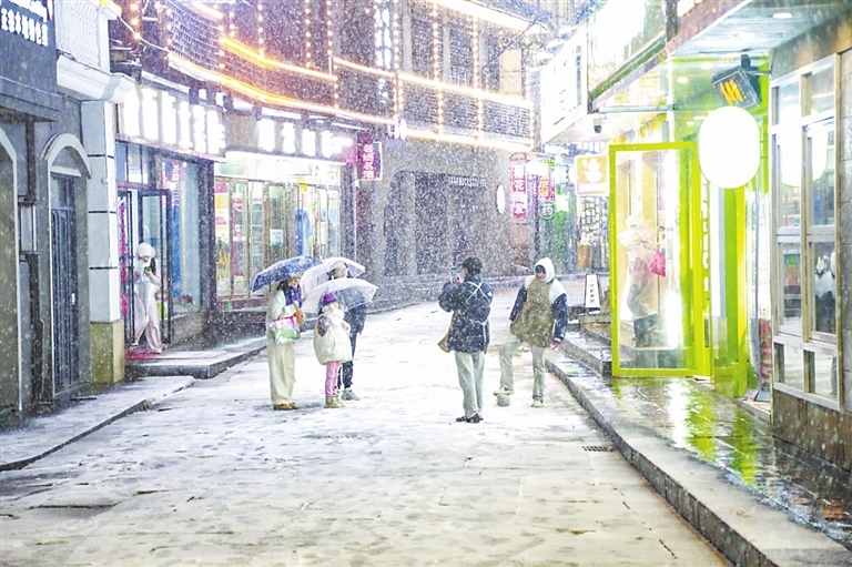 庐山迎来今冬第一场雪（图）