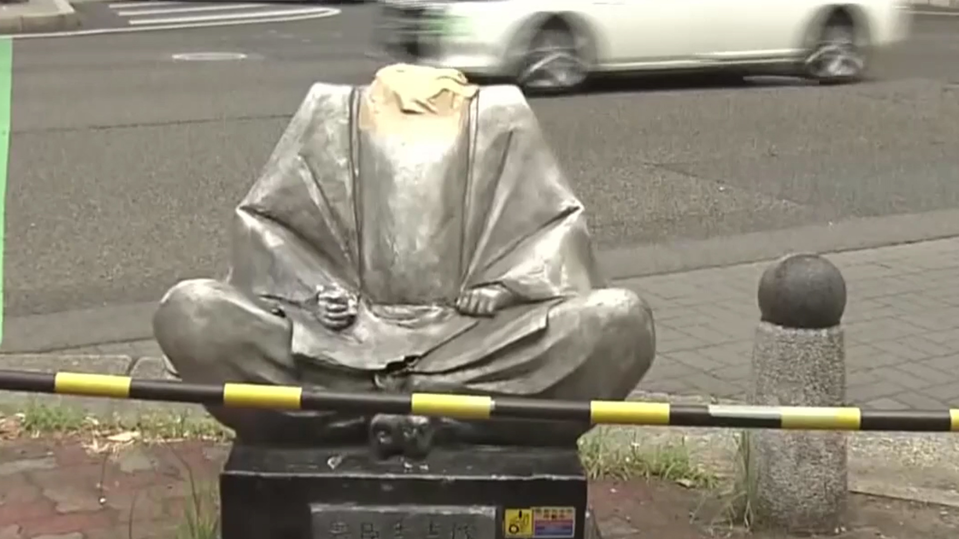 丰臣秀吉雕像“被斩首”，时隔4个月，嫌犯终于找到了：一名警察用手将雕像头部扭断