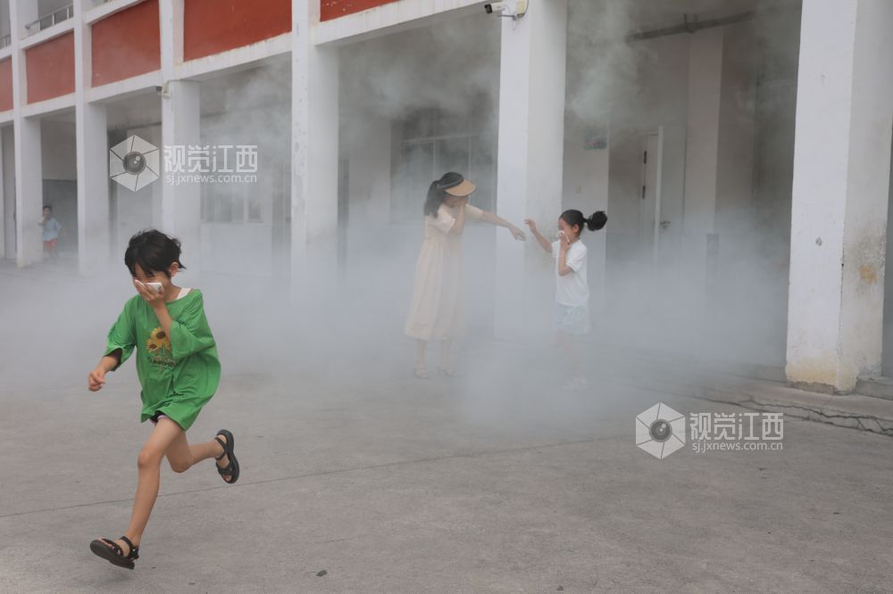 消防安全“开学第一课”（许安萍彭靖宇摄）