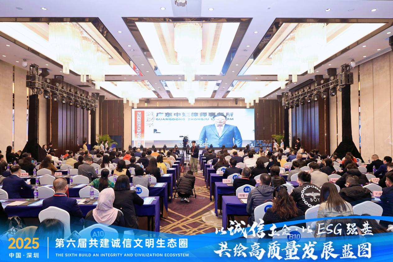 图：深圳西南政法大学校友会会长 黄汉平