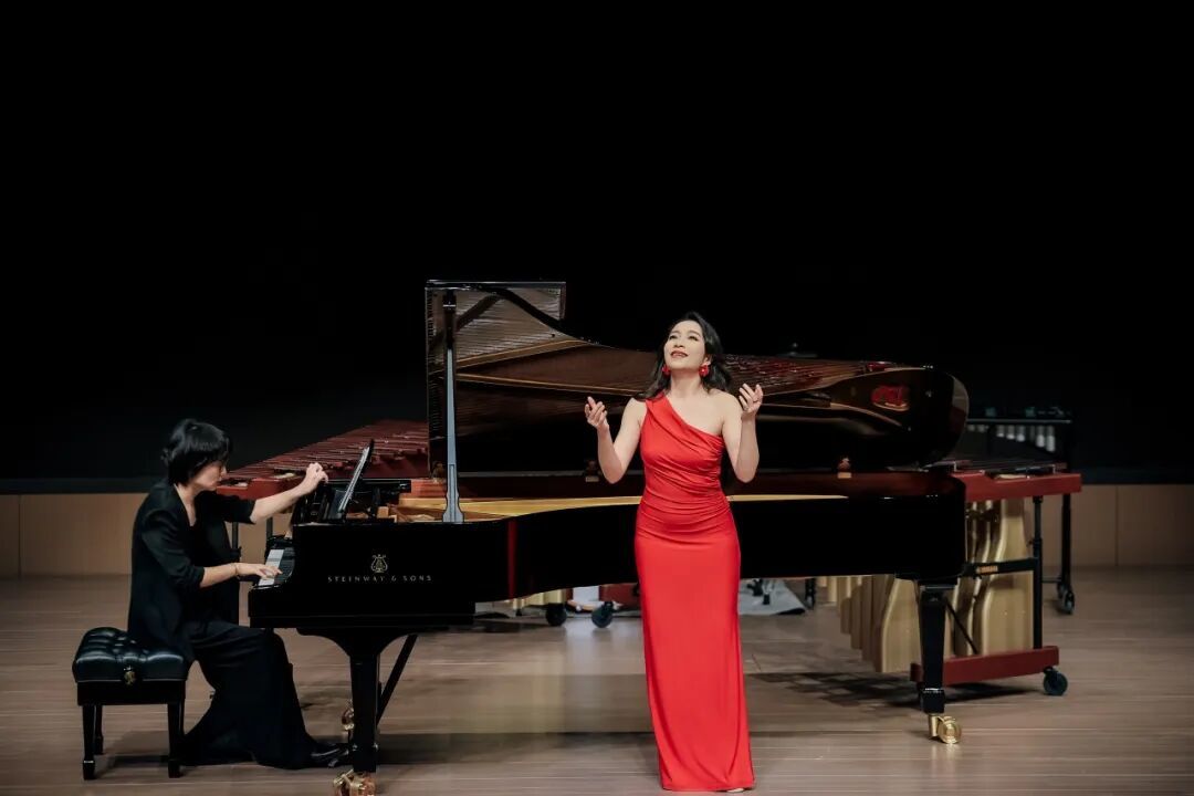 叶小纲 “炊烟”选自《草原之歌》演唱：刘志芸；钢琴：文茗