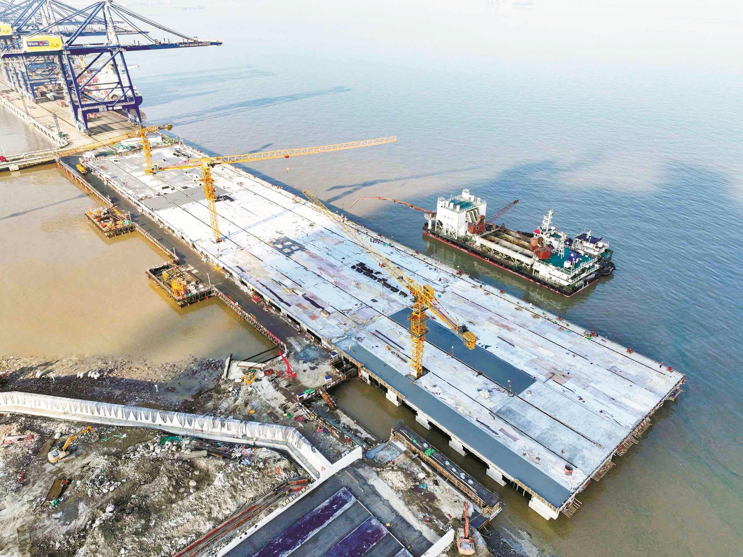 大榭集装箱码头 二期工程 主体结构完工
