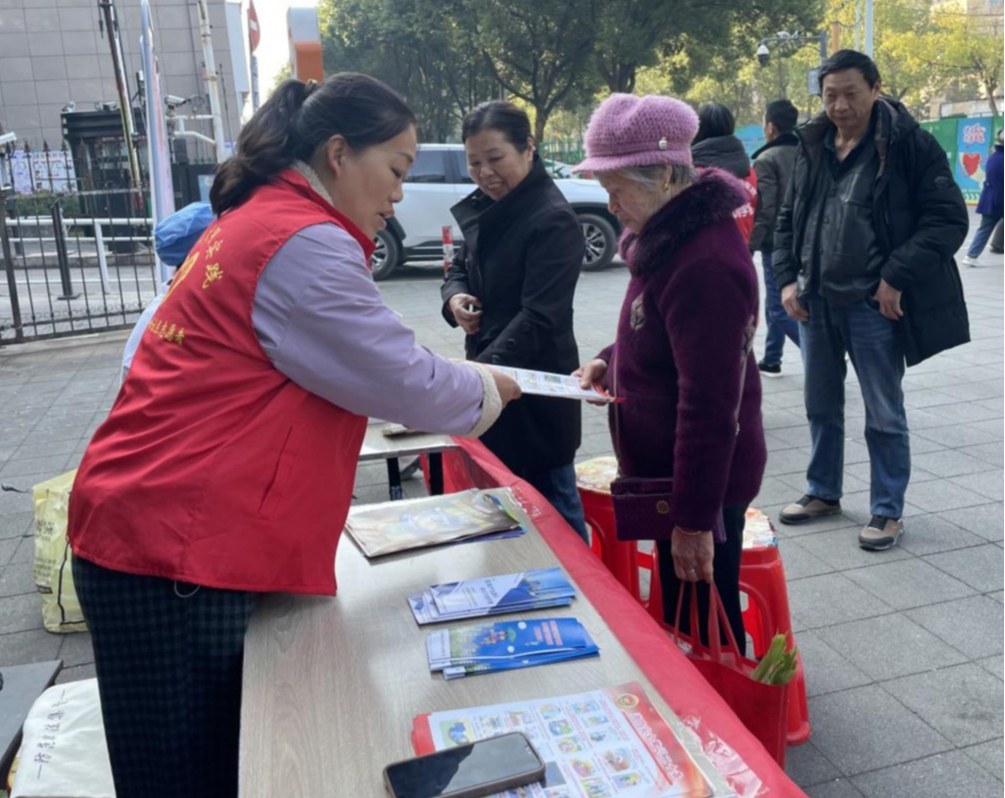 医保、反诈、量血压一站式搞定 抚州高新便民服务日开到家门口