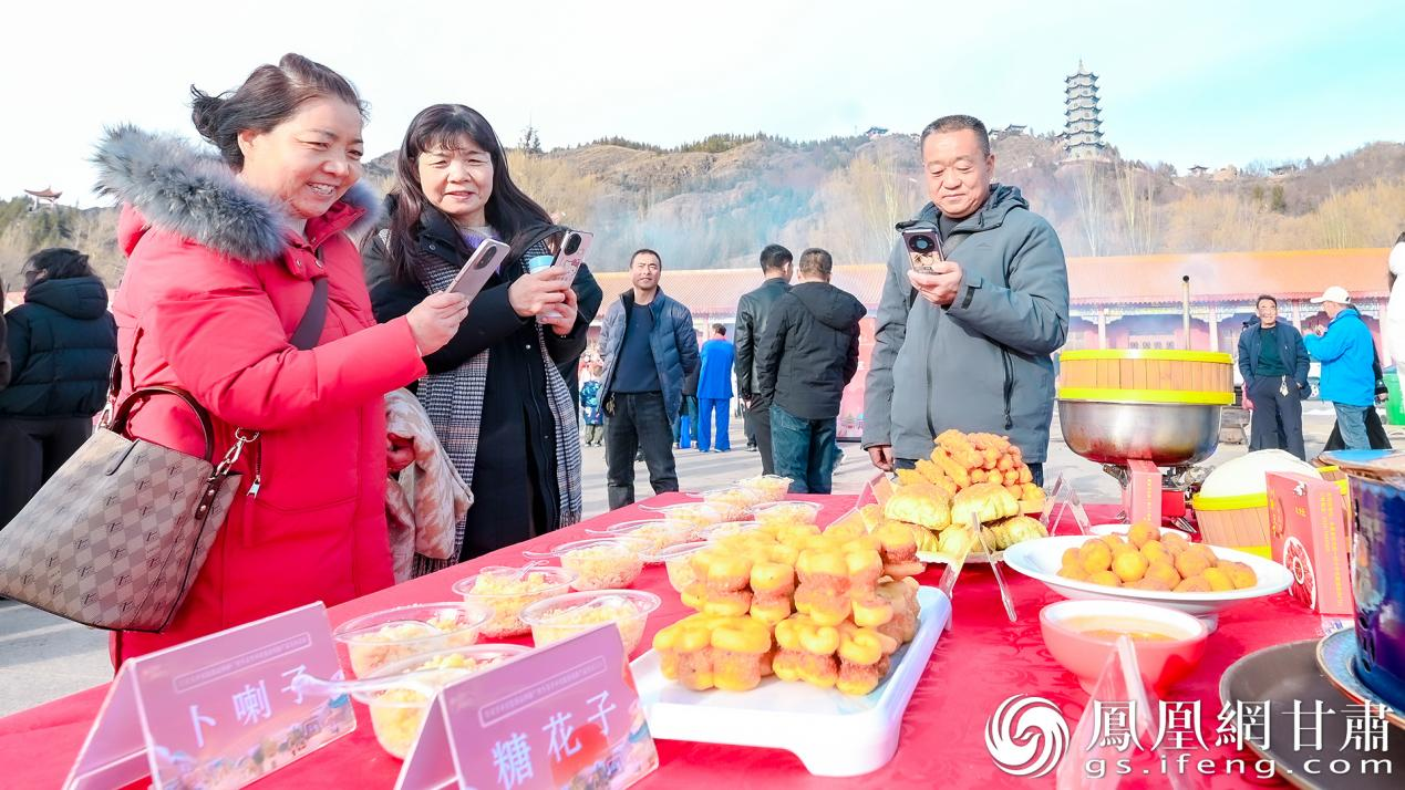 游客慕名打卡“永昌十八子”