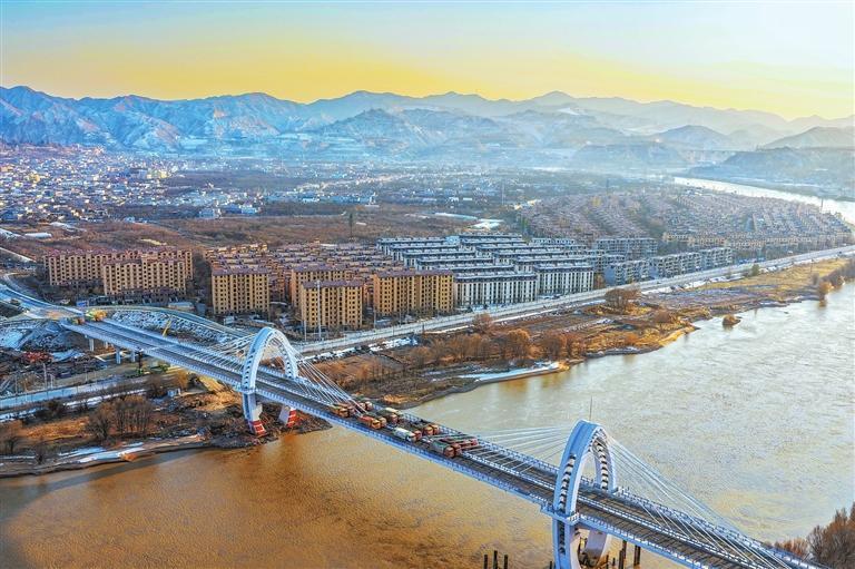 12月9日,兰州什川黄河大桥荷载试验圆满成功。新甘肃·甘肃日报记者 丁凯