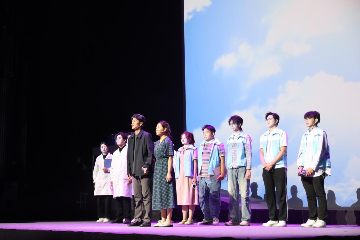 原创话剧《青春·向西北》西安大剧院实验剧场上演