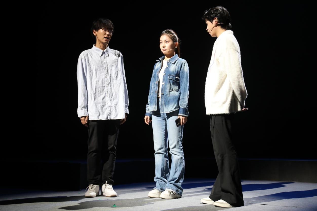 原创话剧《青春·向西北》西安大剧院实验剧场上演