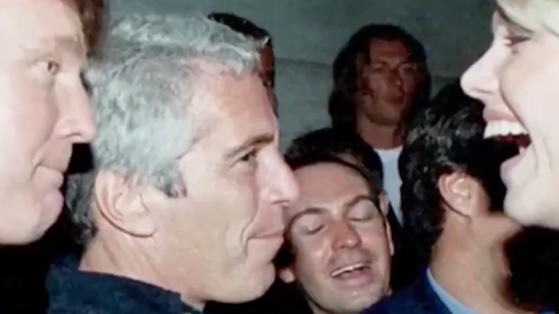 美国司法部忙疯了！假期要抓人志愿加班来删减爱泼斯坦档案