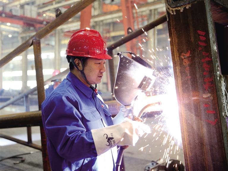 张辉峰在工作中