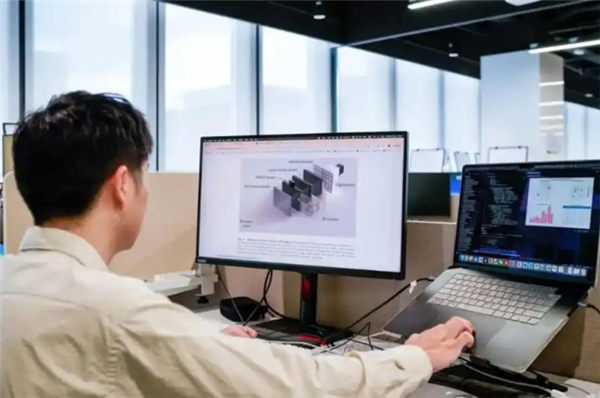 上海博士破解裸眼3D显示技术难题:通过AI驱动引擎解决眩晕不适感