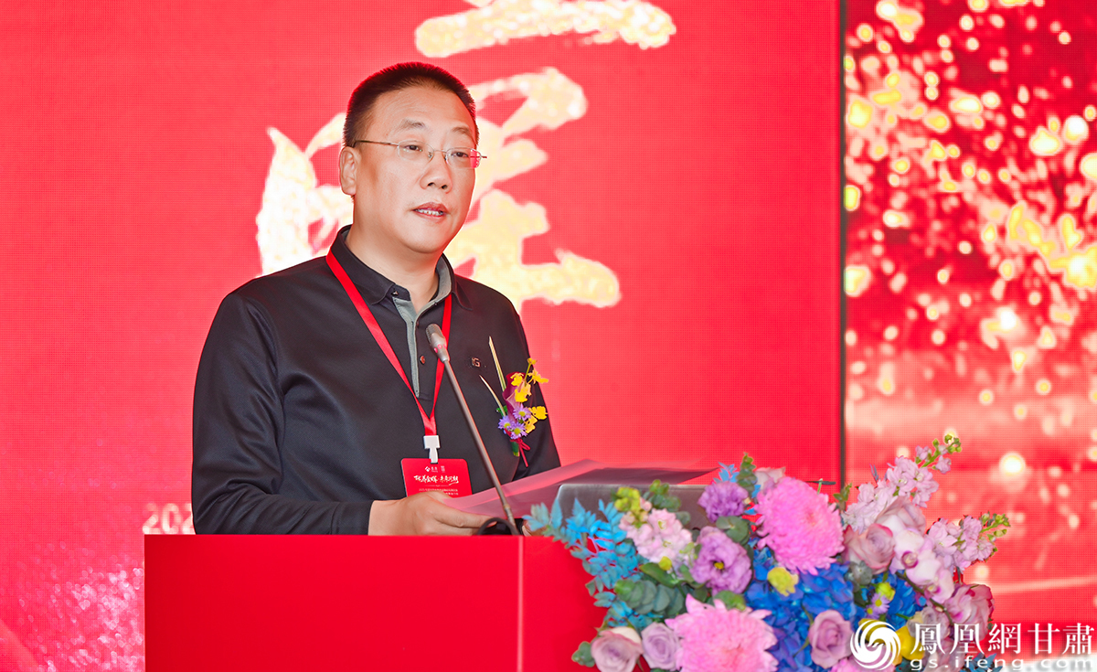 甘肃省人社厅养老保险处处长滕兴庆表示，发展“三支柱”养老保险体系实现了老年人收入渠道的多元化。