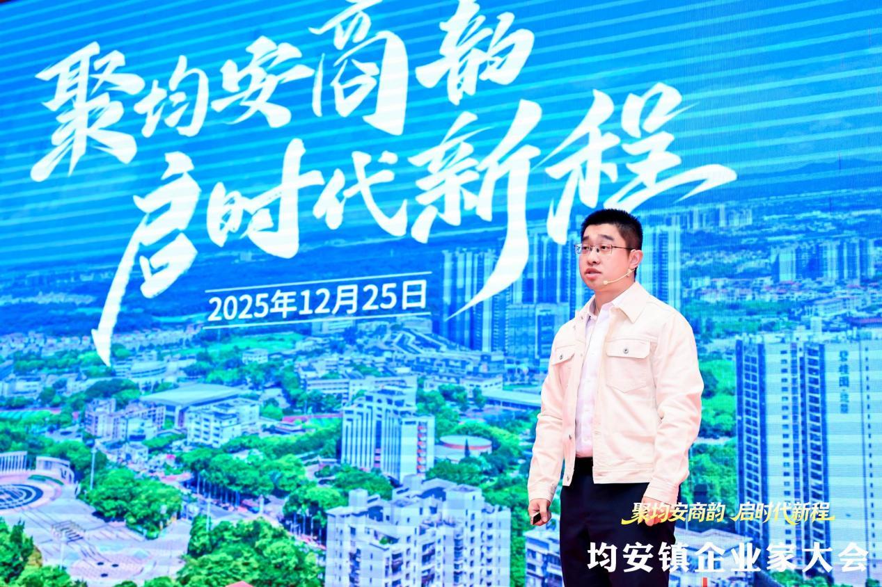 均安镇党委副书记、镇长刘颢然