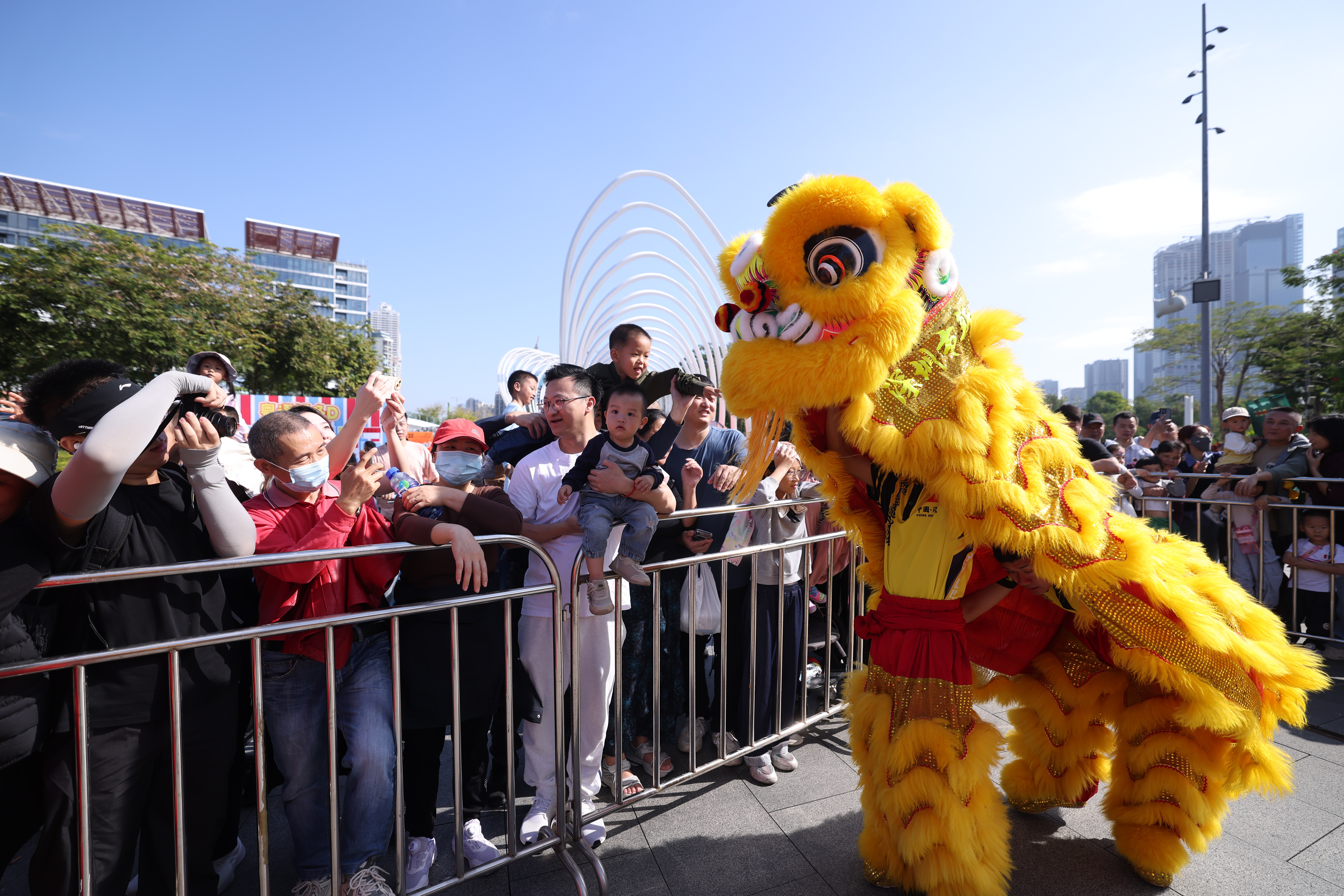 当古老技艺遇见青春鹏城，一场可看可玩可带走的非遗盛宴