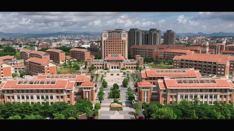 教育家精神万里行｜蔡赐福：点亮思政星火的“燃灯者”