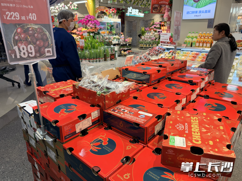 在盒马鲜生，新上市的车厘子同样卖出了比往年更低的价格。