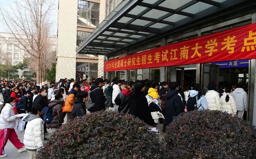 特约摄影还月亮摄于江南大学考点