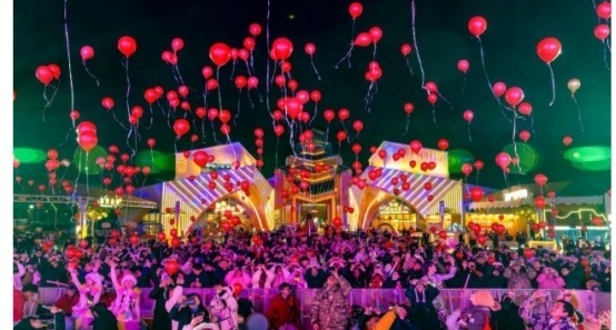 济宁方特“星火跨年夜”璀璨焰火迎新年