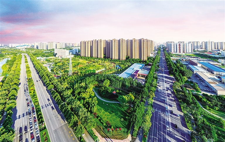 垃圾山变身为鲁岗公园，被一片绿意覆盖。（资料片） 周晋明 摄