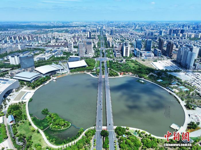 江苏扬州将明月湖打造成为集生态、休闲、文化于一体的城市“会客厅”。(资料图) 孟德龙 摄