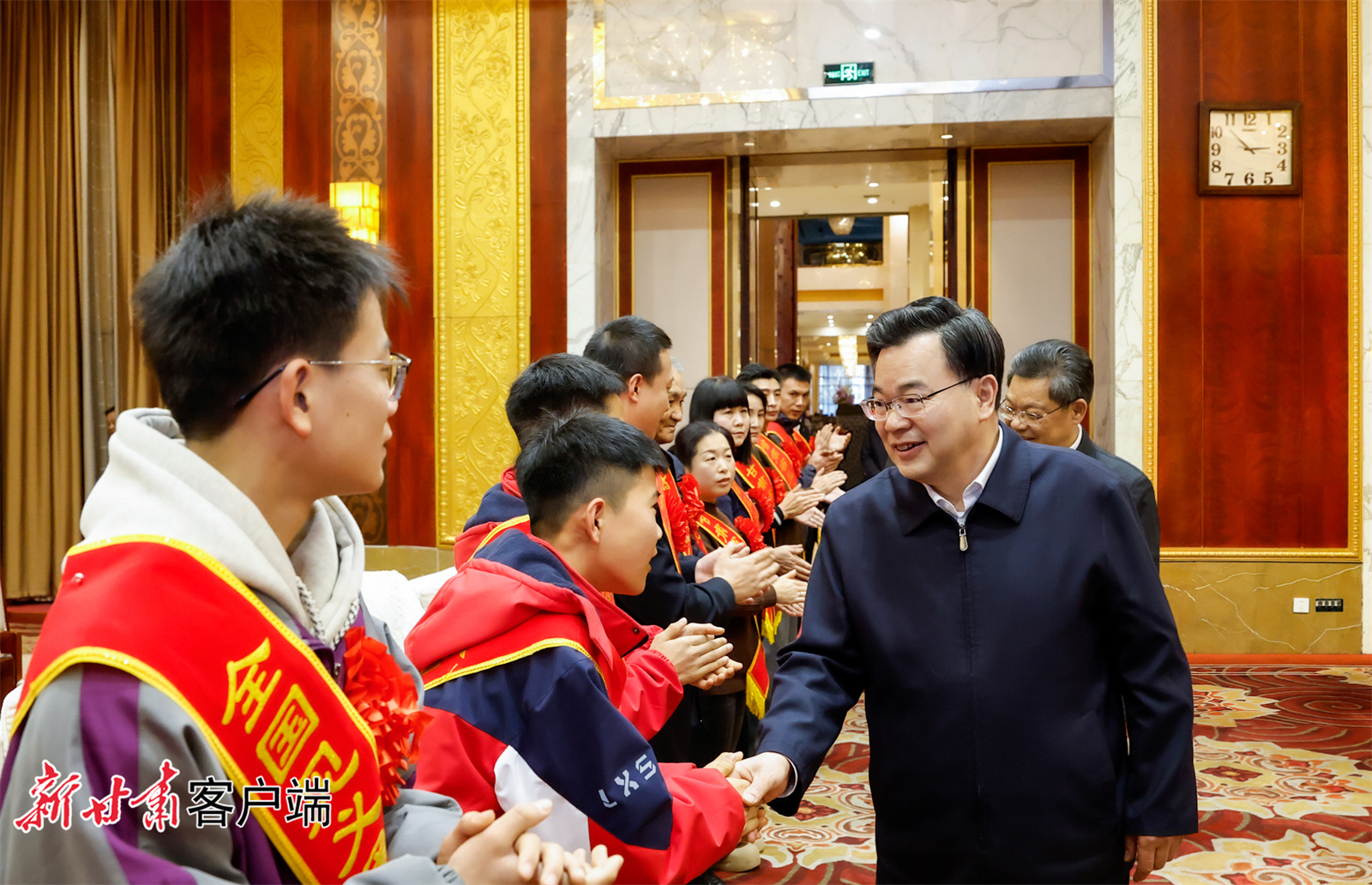 12月26日，省委书记、省人大常委会主任胡昌升在兰州会见了全省见义勇为英雄、模范和先进个人。新甘肃&middot;甘肃日报记者　孟捷