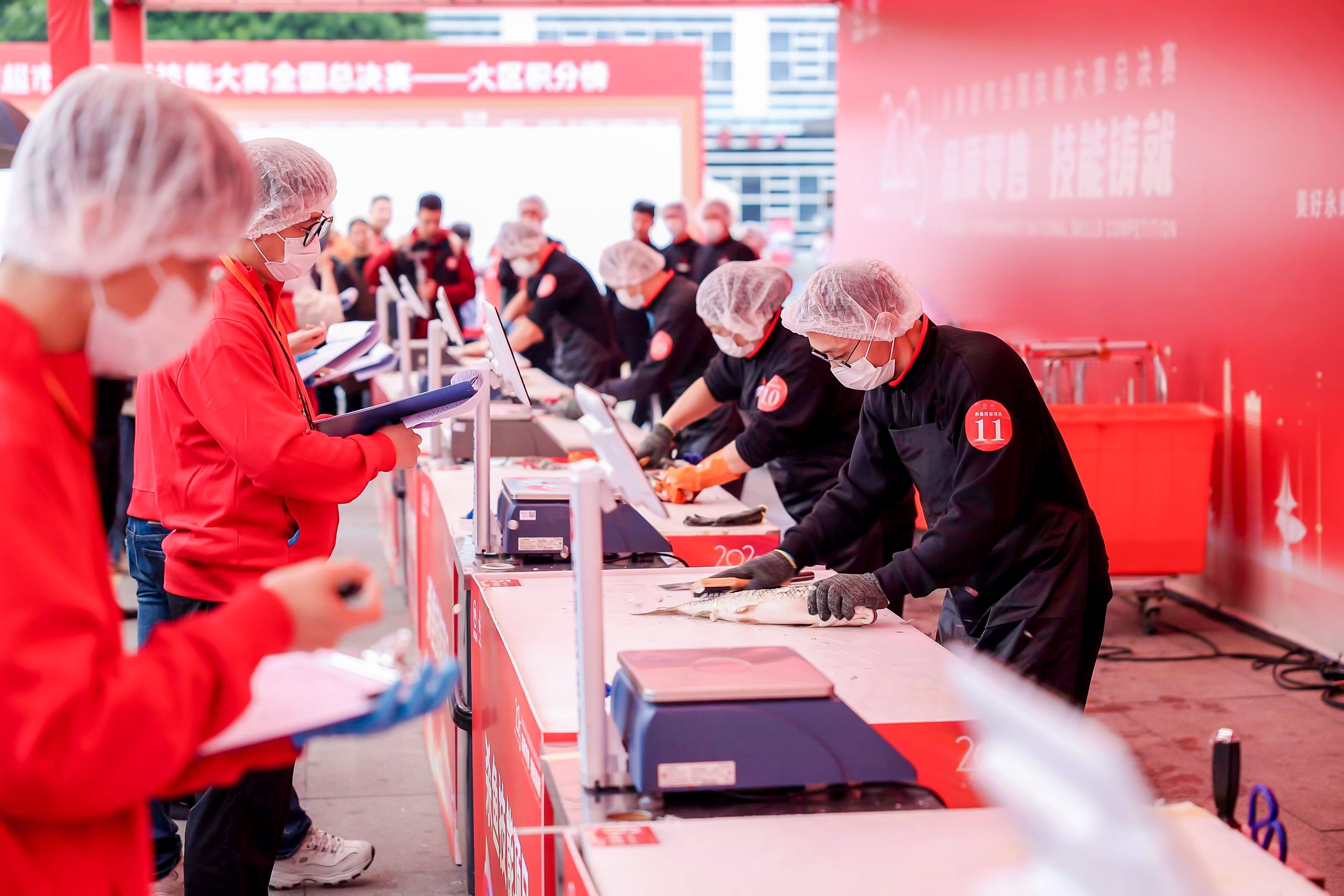 永辉超市2025年全国技能大赛杀鱼技能项目比赛现场