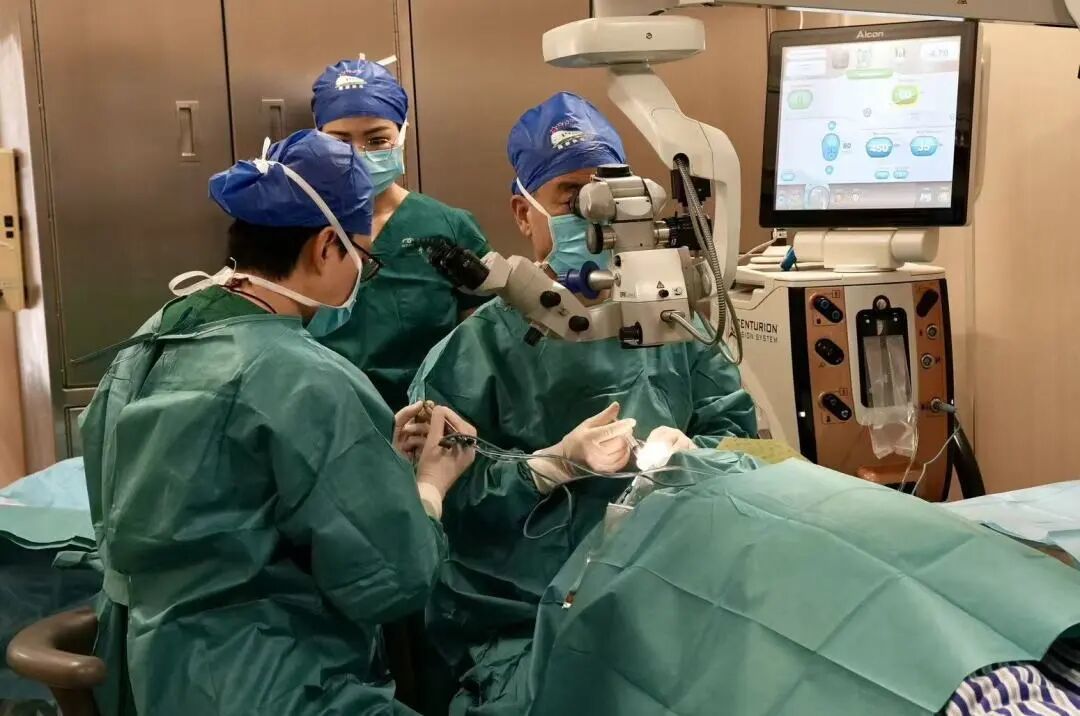 “健康快车”续写15年光明之约！深眼医团队千例手术点亮漯河