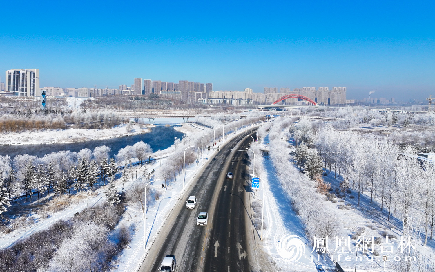 图集丨长春伊通河畔现雾凇奇观