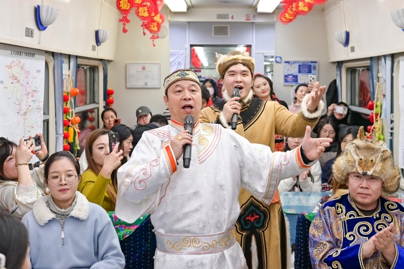 黑龙江开行今冬首趟  东北民俗文化主题列车