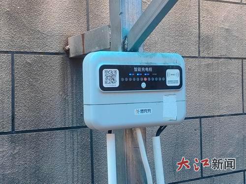 南昌大士院一处电动车充电设备没有直接公示计费标准,而是要扫码才能获悉。