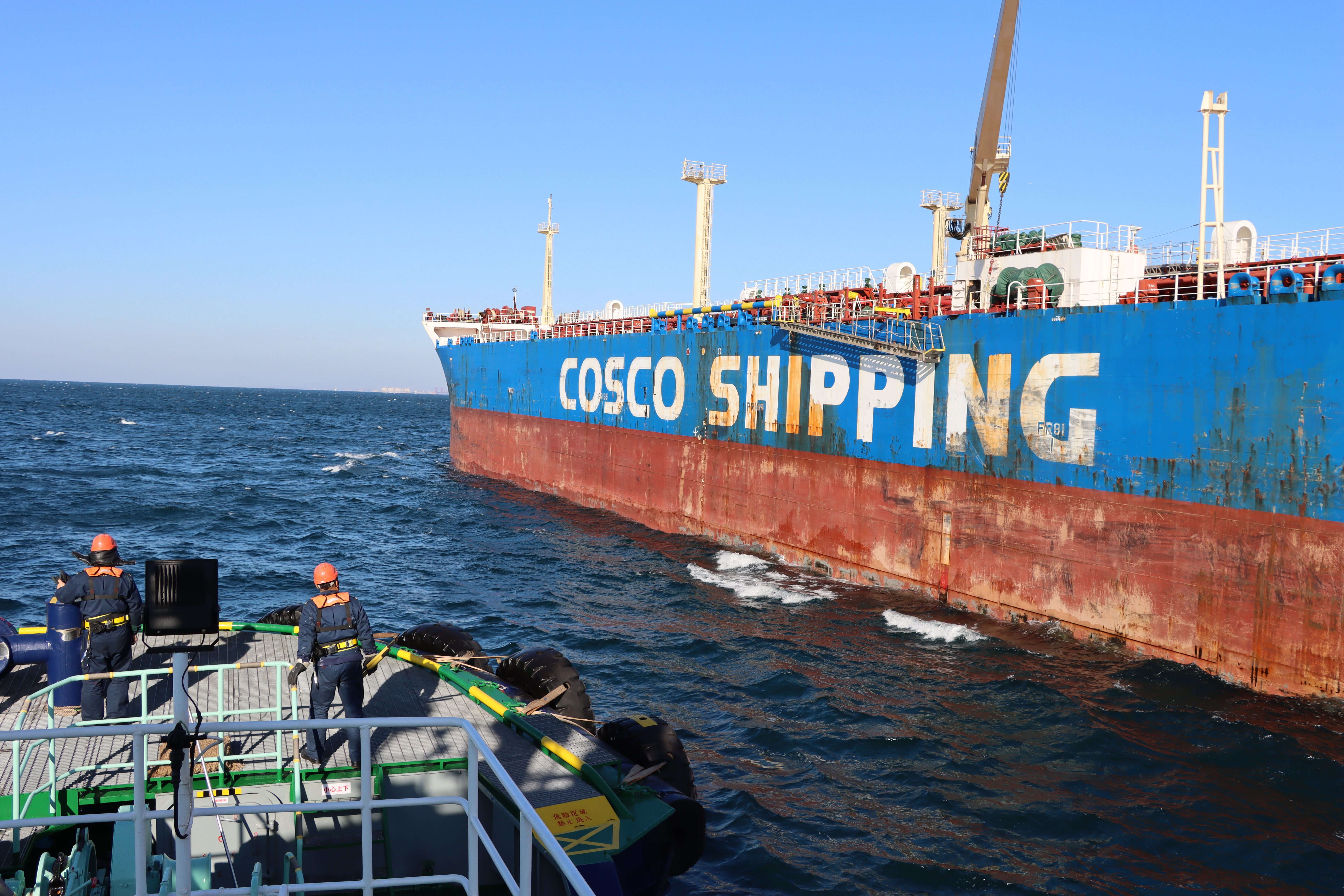 生命时速!山东港口青岛港两小时紧急转运海上患病船员