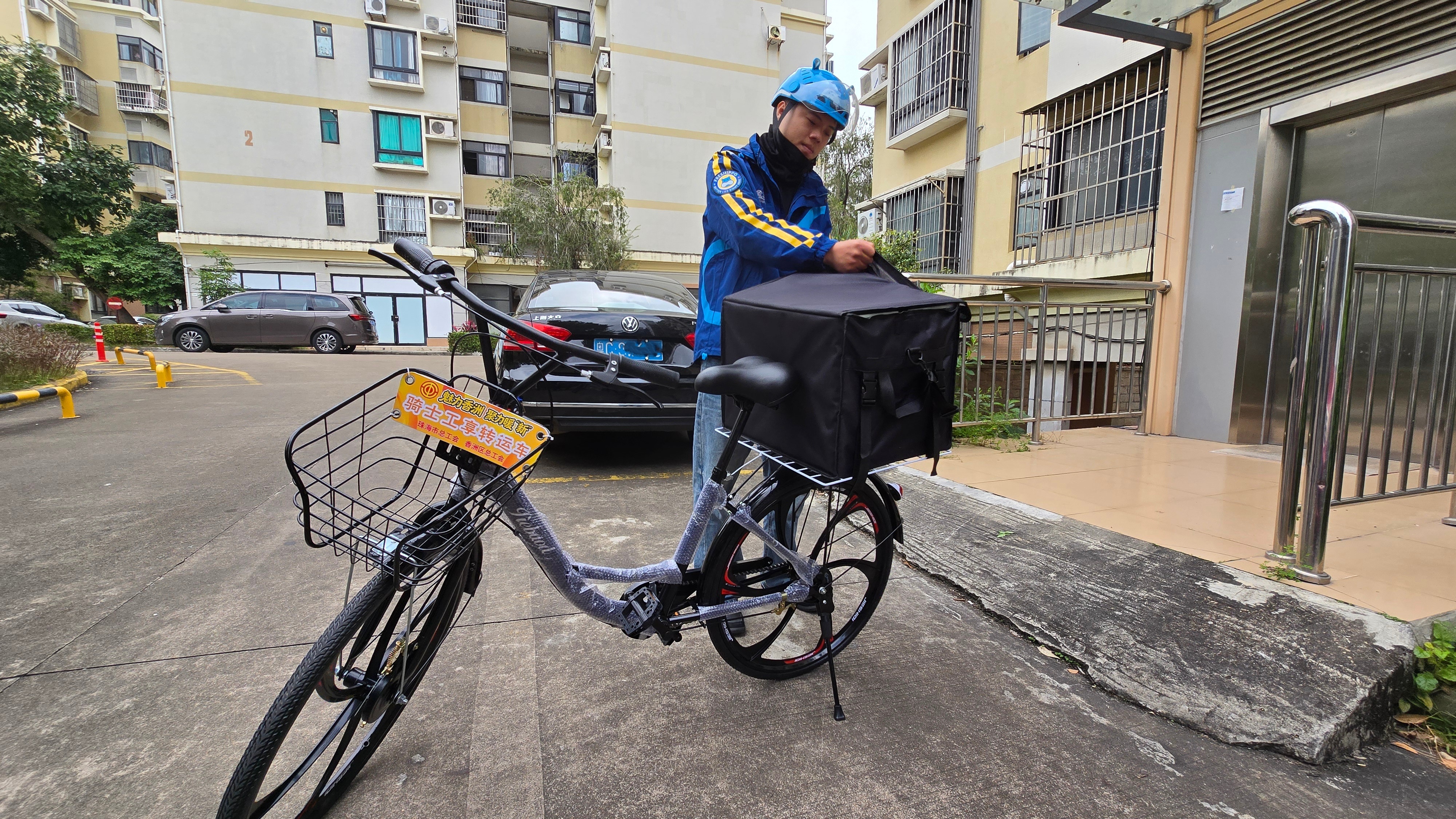 “骑士工享”进驻41个小区 珠海工会破题骑手“最后一百米”