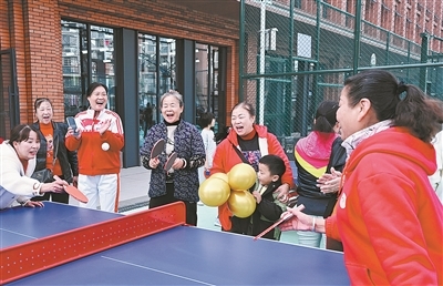 惠民馆乒乓球“友谊赛”欢笑声不断