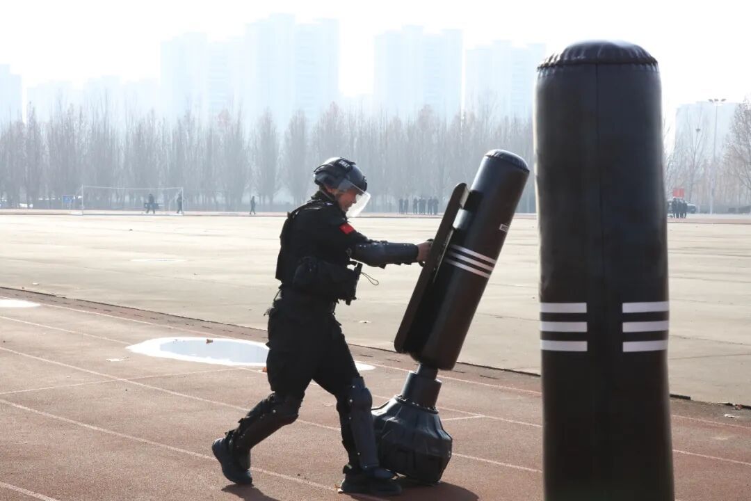济宁开展全市公安特巡警“尖兵”对抗赛