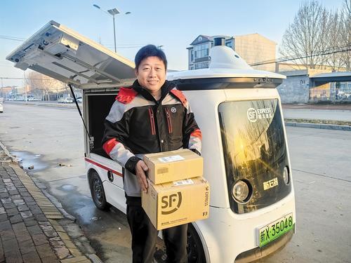 沈长生快乐地工作。