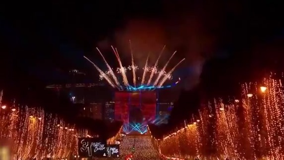 欧洲多国举行庆祝活动迎接2026年到来