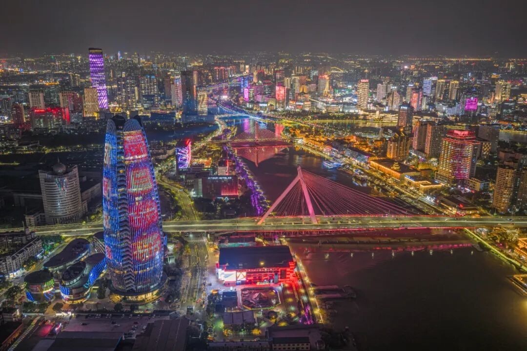 全城灯光秀闪耀，共迎2026年