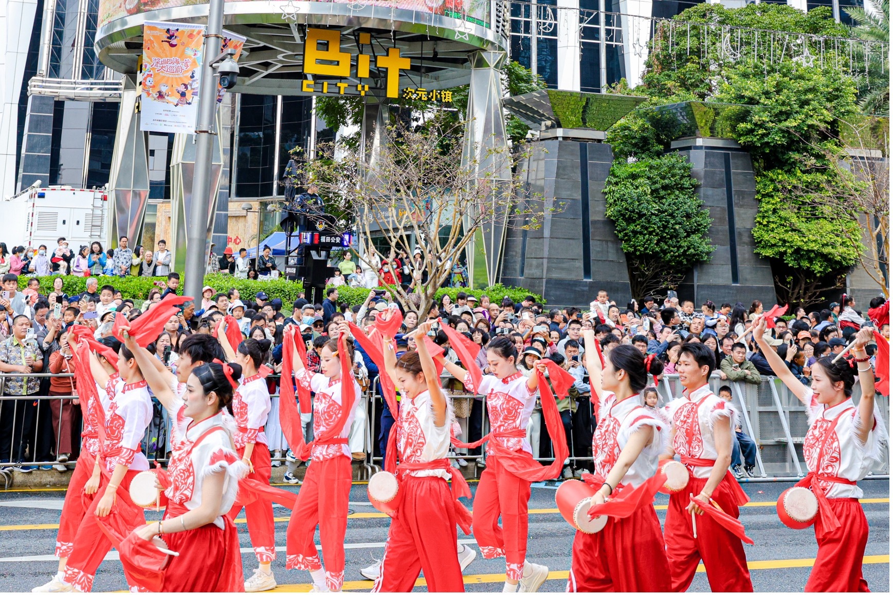 深圳节日大道上的“福田答卷”!2026深圳首场城市盛典四海一家大巡游活动精彩绽放
