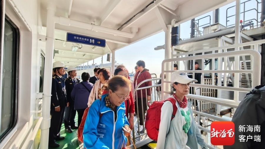 过海旅客。通讯员供图