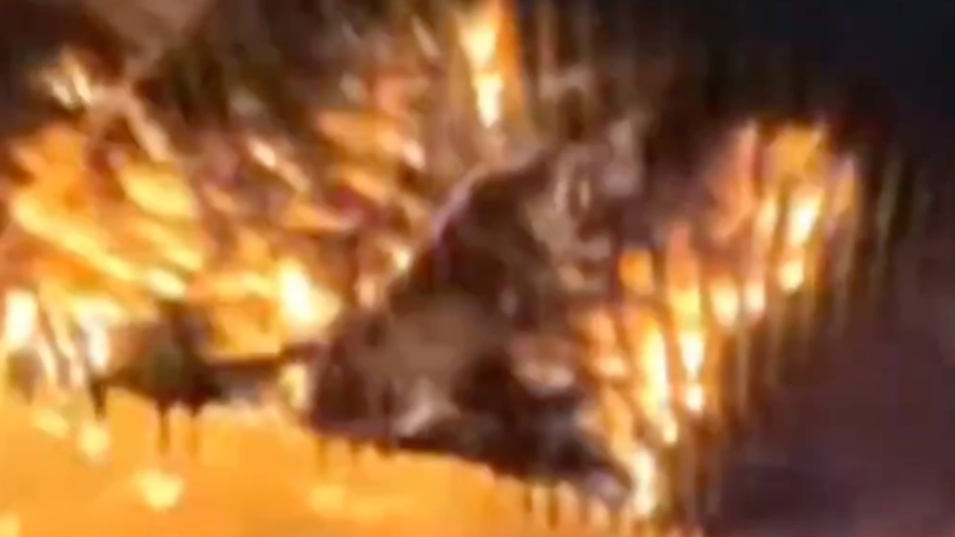 “香槟瓶上冷焰火引燃天花板”，瑞士酒吧跨年夜火灾已致40死119伤，酒吧法籍经理等多人遭连夜问话