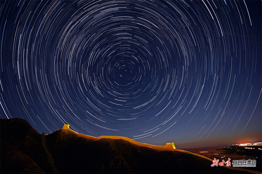 崆峒区摄影家协会会员作品展上，120幅作品以多元视角勾勒城市发展风貌；“长城之约”国际摄影大展中，嘉峪关市三位摄影师的作品从全球3500件参赛作品中脱颖而出，让雄关魅力闪耀国际舞台。新甘肃&middot;每日甘肃网通讯员　吴希会　毛富　摄