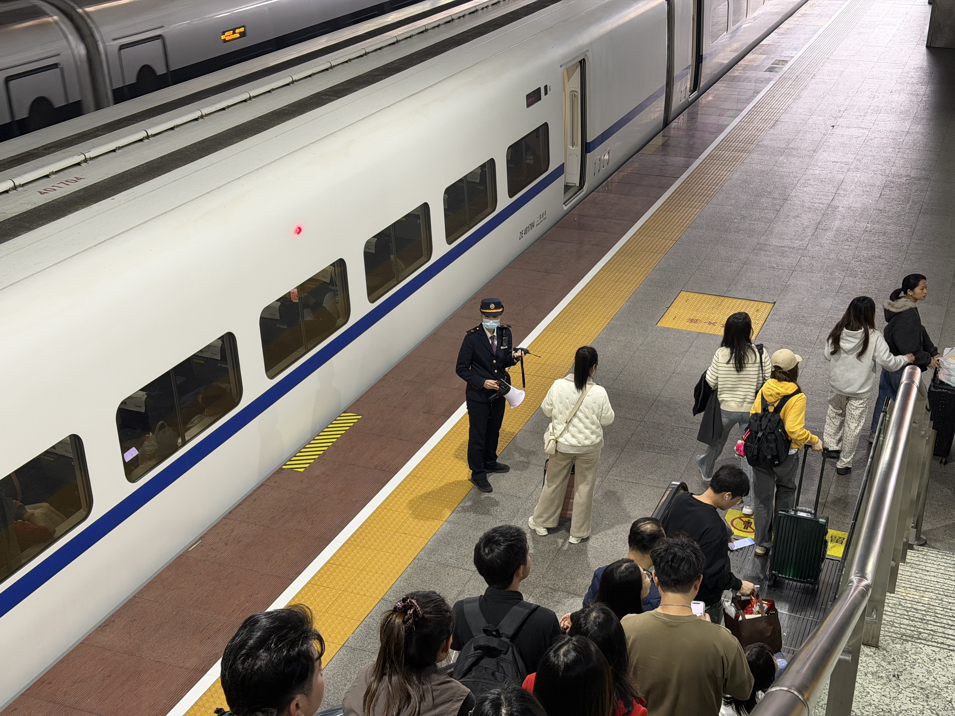多增一千万人次 湾区枢纽深圳北站成为“客流王”