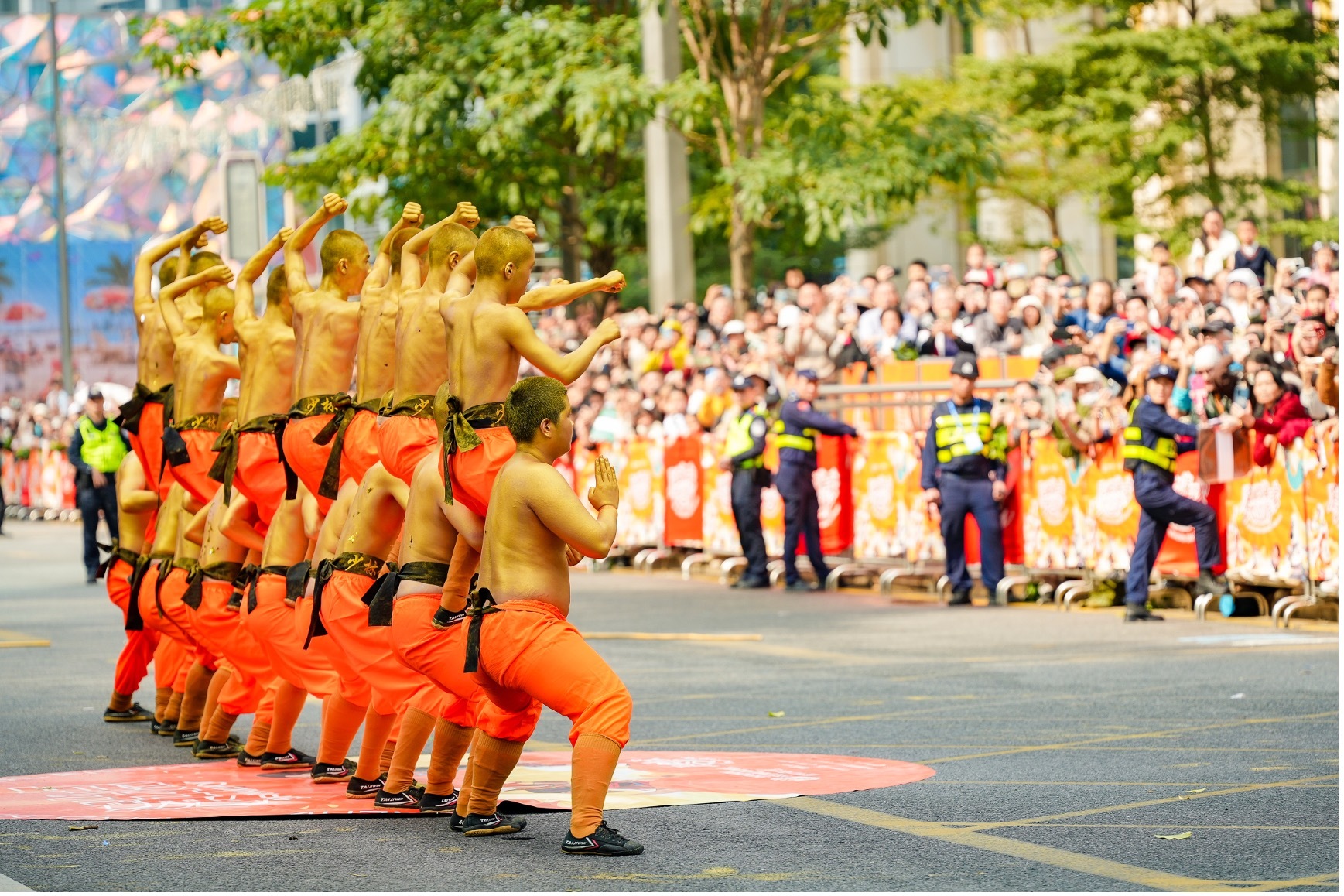 深圳节日大道上的“福田答卷”!2026深圳首场城市盛典四海一家大巡游活动精彩绽放