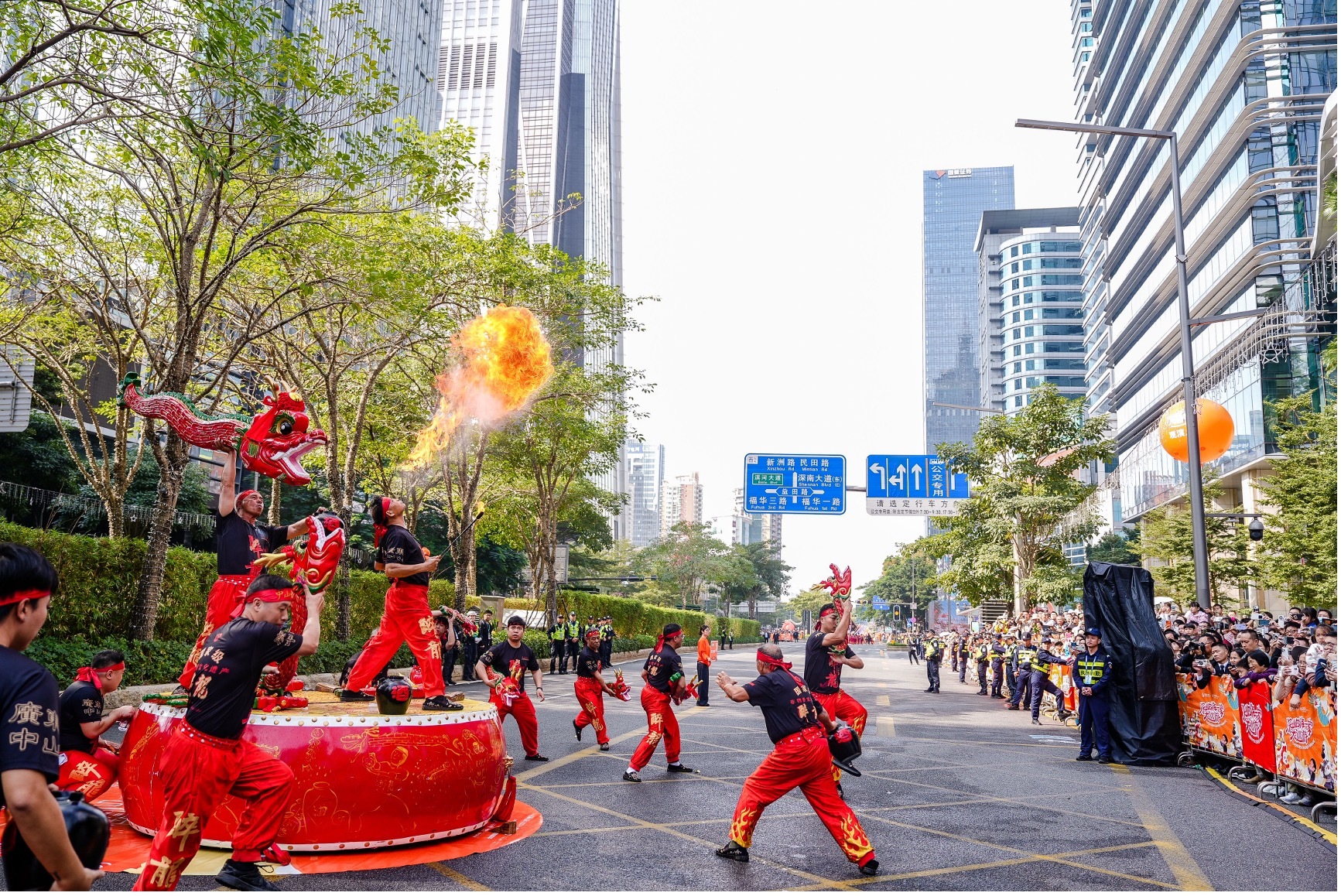 深圳节日大道上的“福田答卷”!2026深圳首场城市盛典四海一家大巡游活动精彩绽放