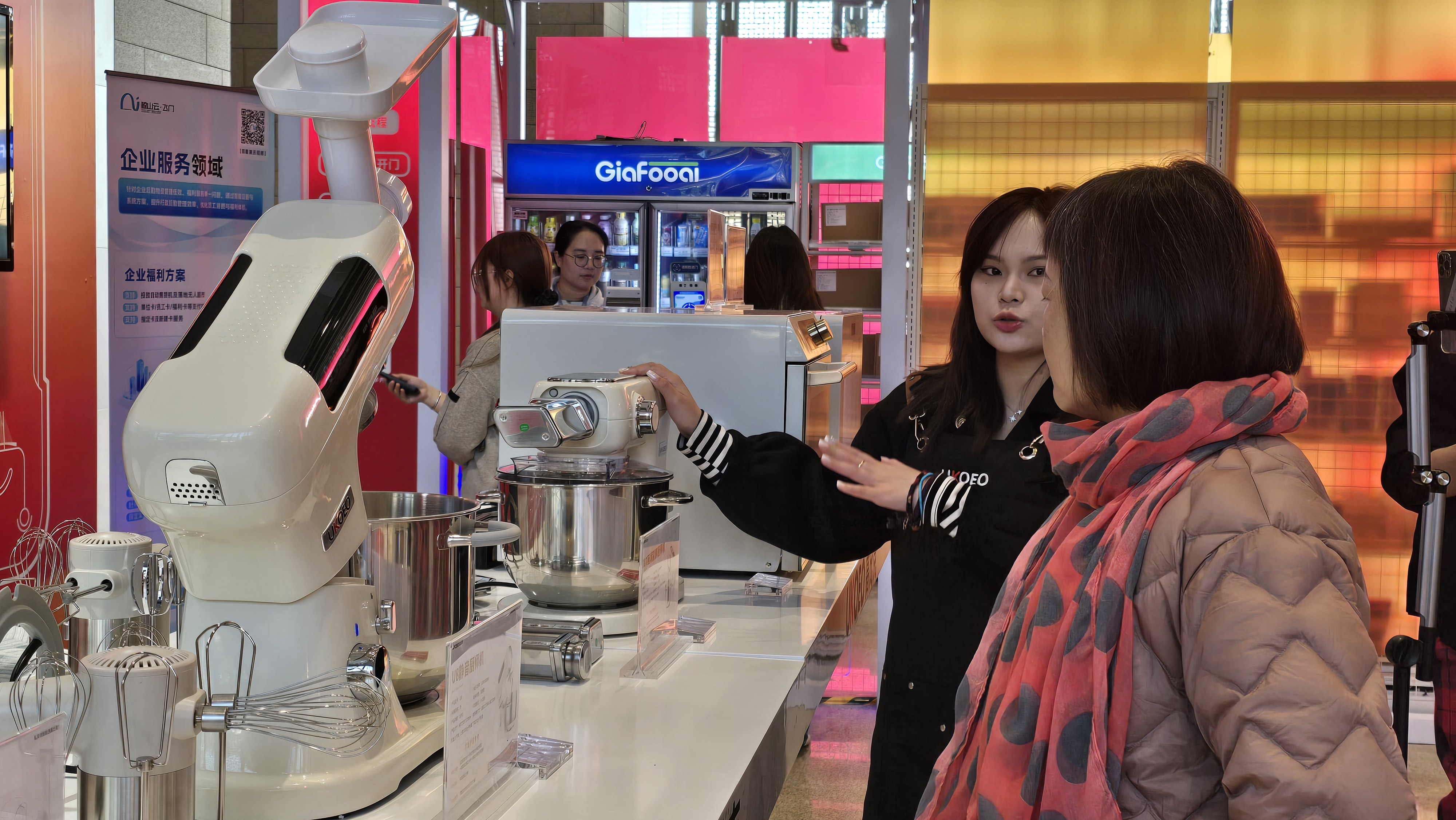 超两百件产品亮相嘉年华 珠海香洲搭建产业消费“双向奔赴”新平台