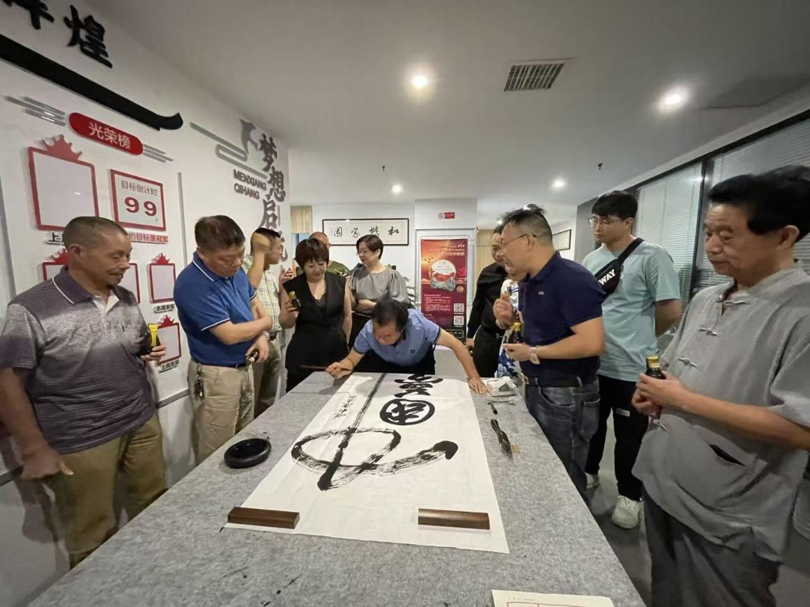 一位艺术家对书法之道执着坚守不懈求索：“他多次进京参展彰显艺术魅力”