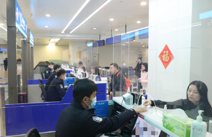 南昌出入境边防检查站：从夜幕到黎明 写下国门2026年的第一笔平安